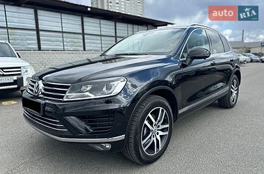 Позашляховик / Кросовер Volkswagen Touareg 2017 в Києві