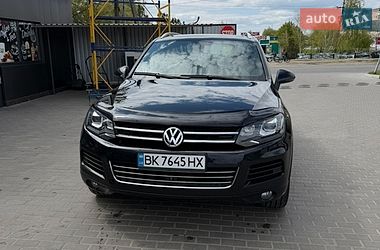 Внедорожник / Кроссовер Volkswagen Touareg 2014 в Одессе