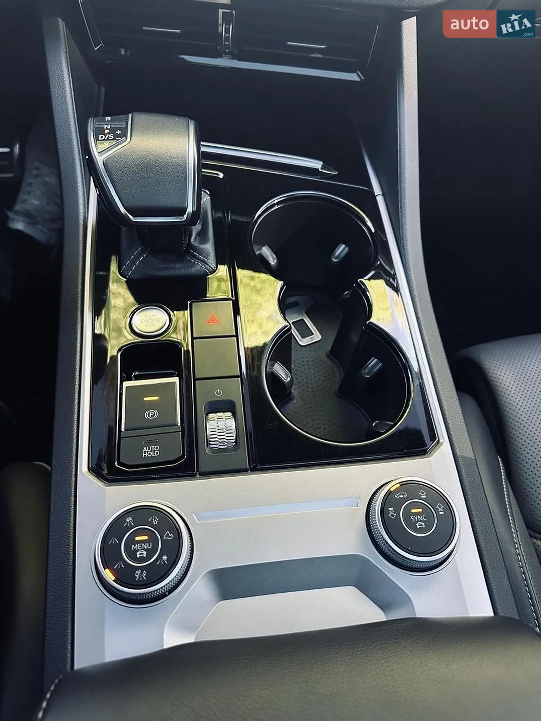 2019 Volkswagen Touareg - мініатюра 13