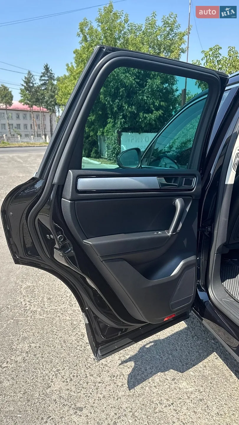2015 Volkswagen Touareg - мініатюра 12