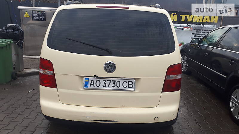 Мінівен Volkswagen Touran 2004 в Іршаві