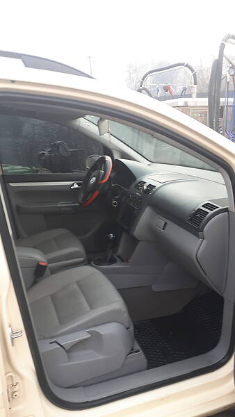 Мінівен Volkswagen Touran 2004 в Іршаві