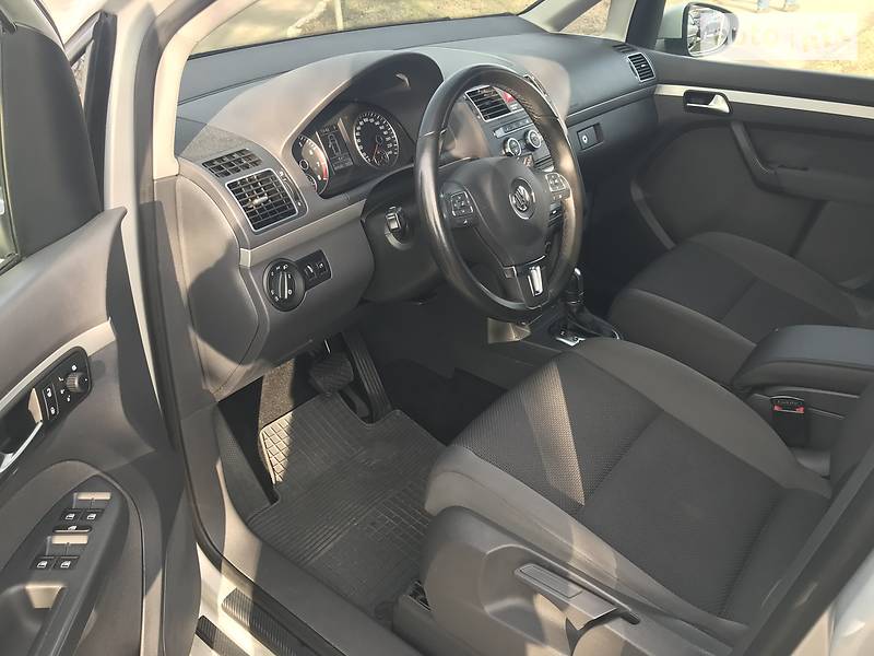 Мінівен Volkswagen Touran 2012 в Одесі