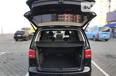 Мінівен Volkswagen Touran 2011 в 