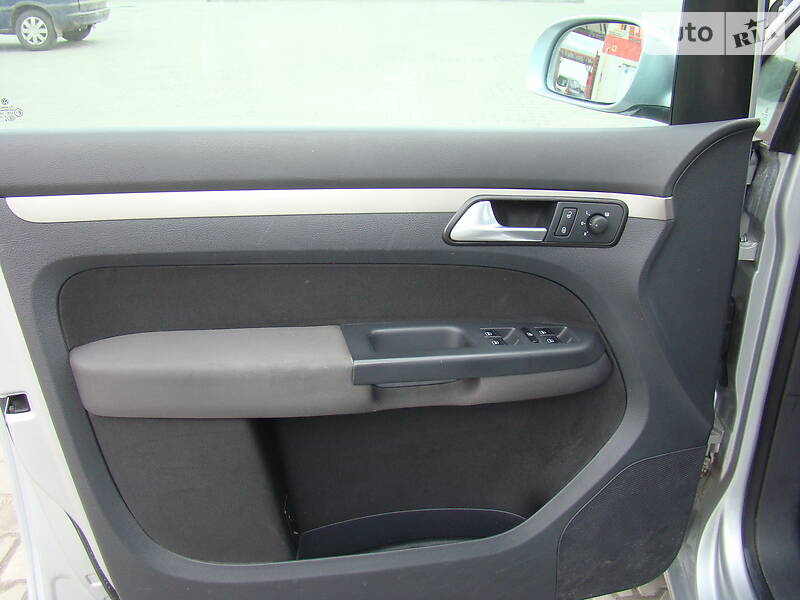Мінівен Volkswagen Touran 2008 в Луцьку