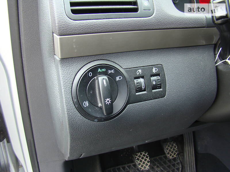 Мінівен Volkswagen Touran 2008 в Луцьку
