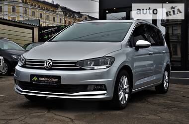 Мінівен Volkswagen Touran 2015 в 