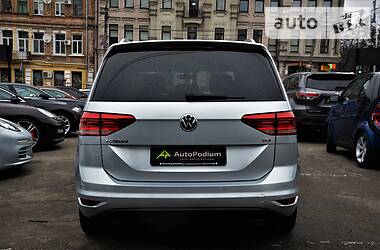 Мінівен Volkswagen Touran 2015 в 