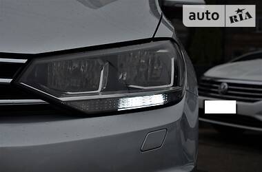 Мінівен Volkswagen Touran 2015 в 