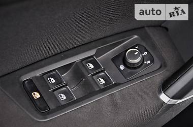 Мінівен Volkswagen Touran 2015 в 