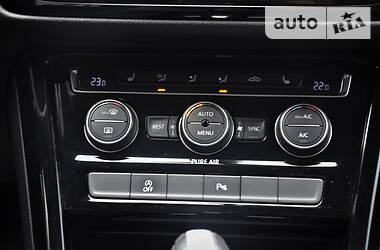 Мінівен Volkswagen Touran 2015 в 
