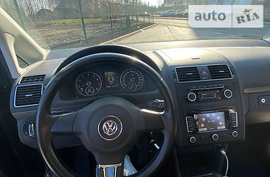 Мінівен Volkswagen Touran 2010 в 