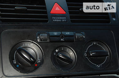 Седан Volkswagen Touran 2003 в 