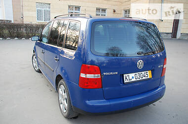 Седан Volkswagen Touran 2003 в 
