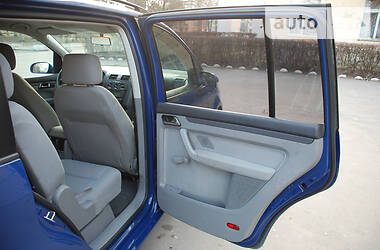 Седан Volkswagen Touran 2003 в 