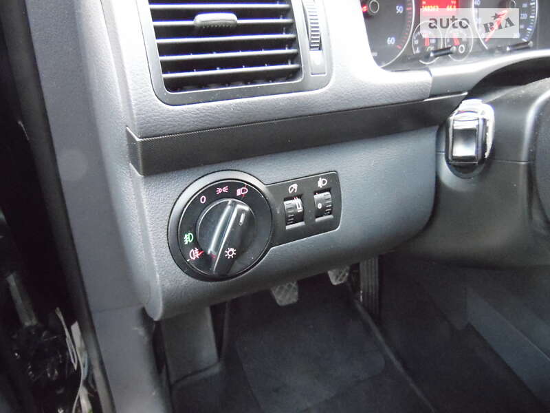 Мінівен Volkswagen Touran 2008 в Стрию