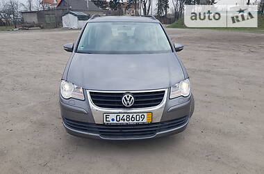 Мінівен Volkswagen Touran 2009 в  фото 5 Мінівен Volkswagen Touran 2009 в