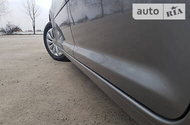Мінівен Volkswagen Touran 2009 в  фото 15 Мінівен Volkswagen Touran 2009 в