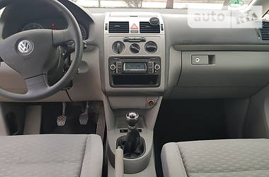 Мінівен Volkswagen Touran 2009 в  фото 22 Мінівен Volkswagen Touran 2009 в