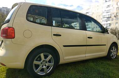 Мінівен Volkswagen Touran 2015 в 