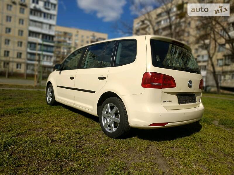 Мінівен Volkswagen Touran 2015 в 