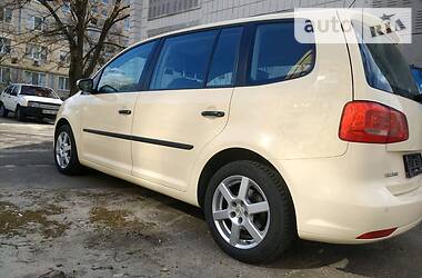 Мінівен Volkswagen Touran 2015 в 