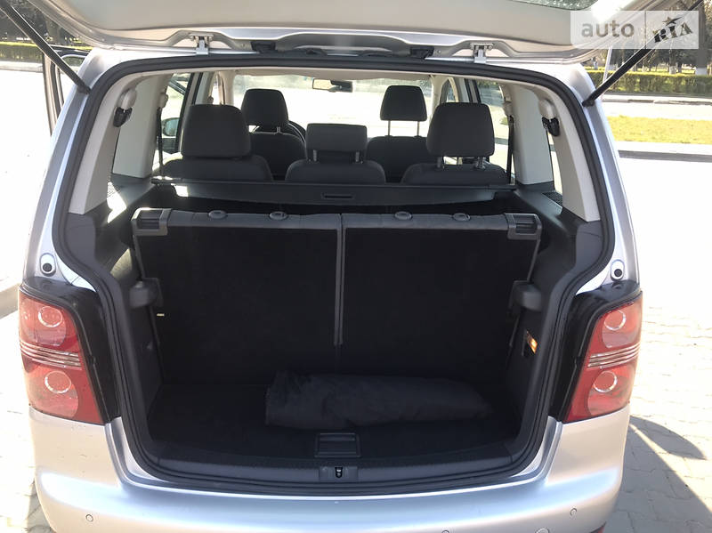 Мінівен Volkswagen Touran 2010 в Луцьку