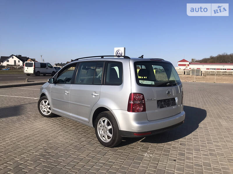Мінівен Volkswagen Touran 2010 в Луцьку