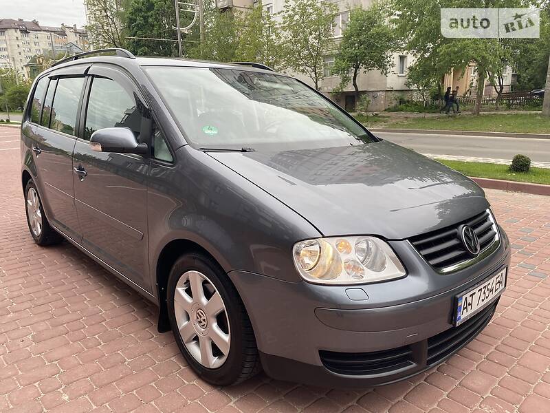 Універсал Volkswagen Touran 2006 в Івано-Франківську