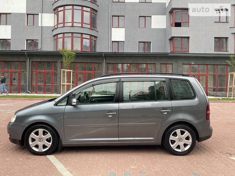 Універсал Volkswagen Touran 2006 в Івано-Франківську