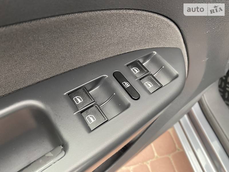 Універсал Volkswagen Touran 2006 в Івано-Франківську