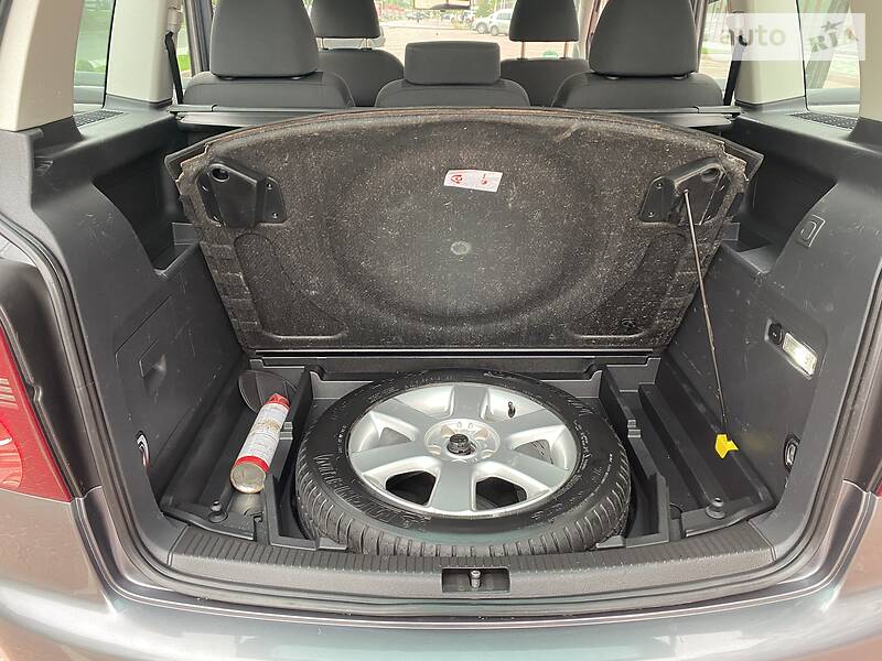 Універсал Volkswagen Touran 2006 в Івано-Франківську