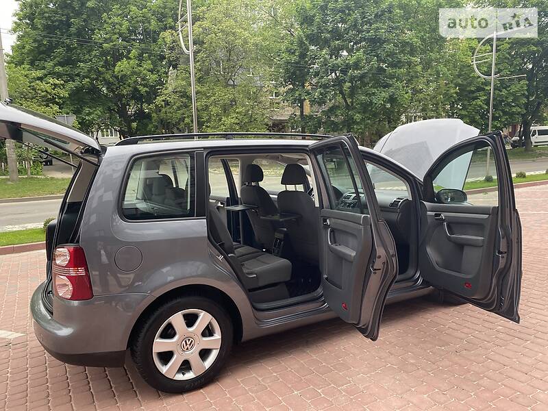 Універсал Volkswagen Touran 2006 в Івано-Франківську