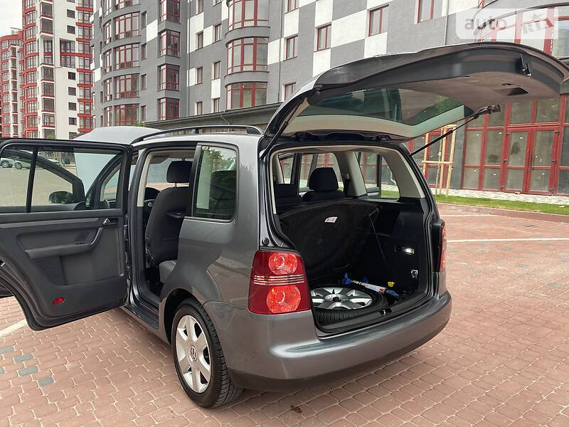 Універсал Volkswagen Touran 2006 в Івано-Франківську