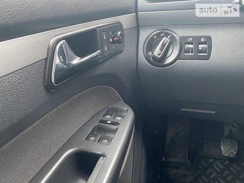 Універсал Volkswagen Touran 2006 в Івано-Франківську