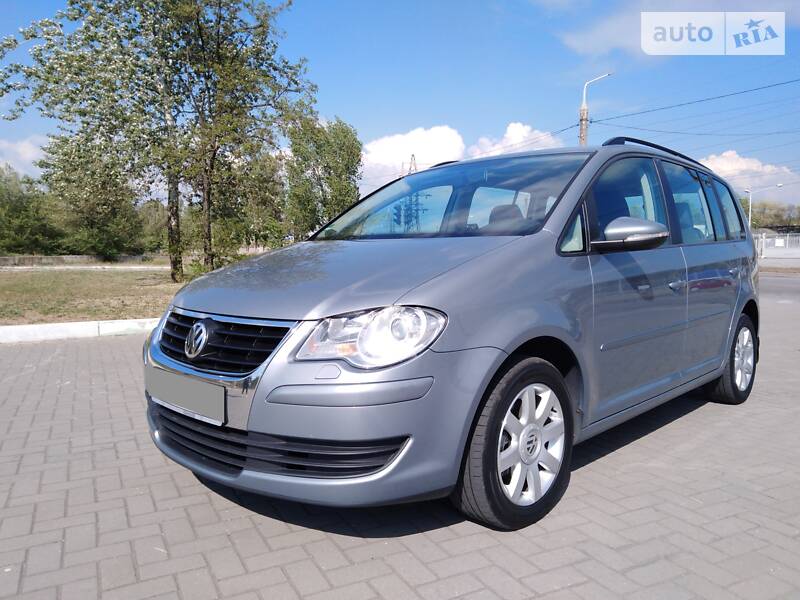 Мінівен Volkswagen Touran 2009 в Запоріжжі