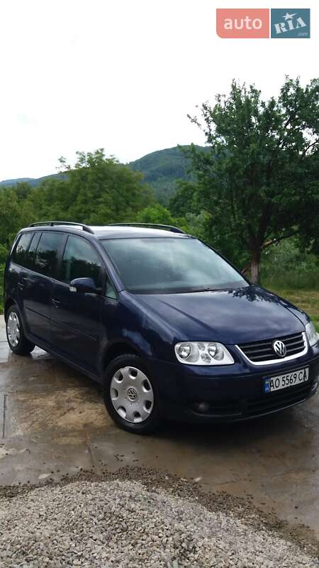Минивэн Volkswagen Touran 2003 в Тячеве