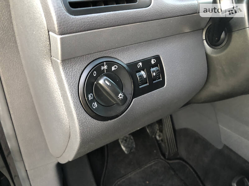 Мінівен Volkswagen Touran 2006 в Хмельницькому