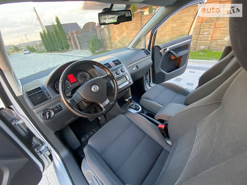 Мінівен Volkswagen Touran 2008 в Рівному