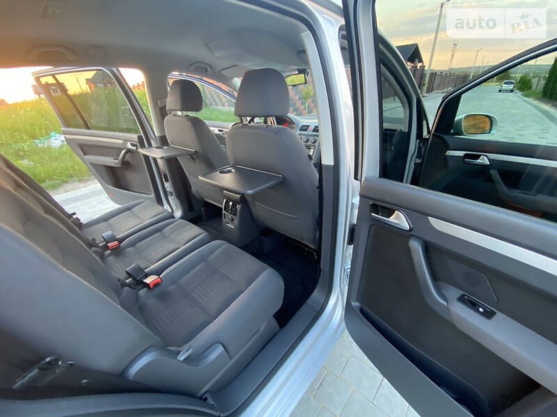 Мінівен Volkswagen Touran 2008 в Рівному