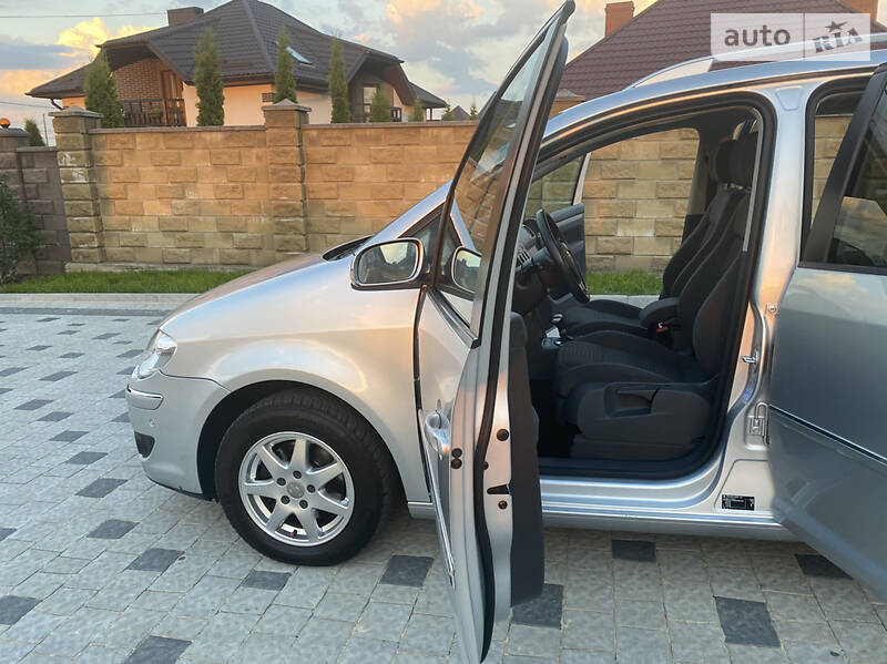 Мінівен Volkswagen Touran 2008 в Рівному