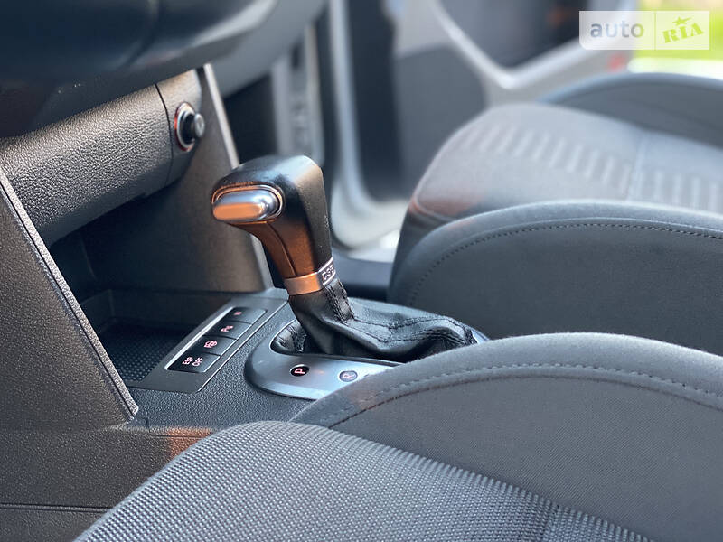 Мінівен Volkswagen Touran 2008 в Рівному