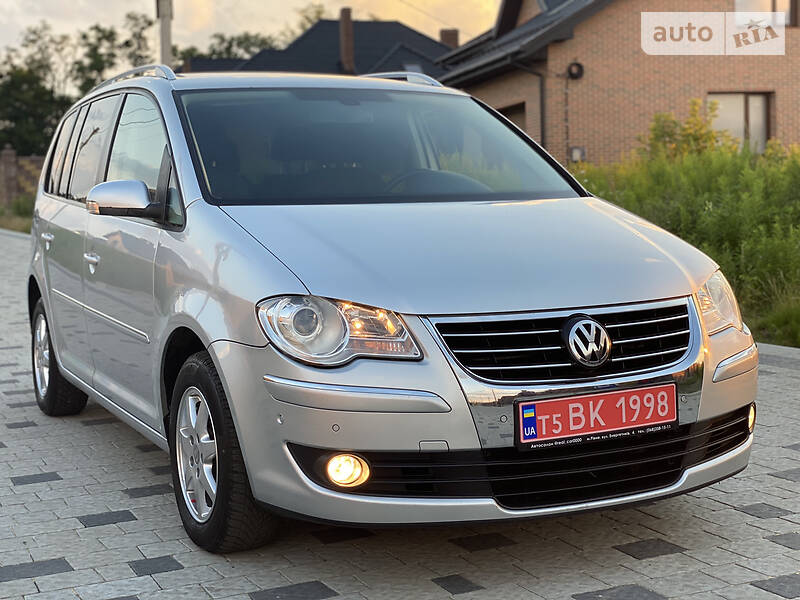 Мінівен Volkswagen Touran 2008 в Рівному