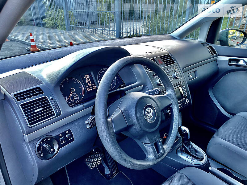 Мінівен Volkswagen Touran 2013 в Києві