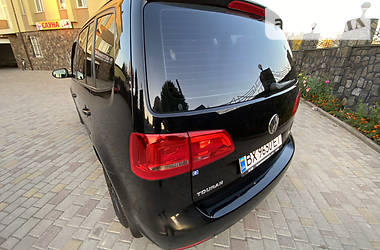 Мінівен Volkswagen Touran 2011 в 