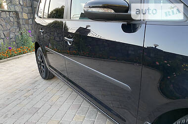 Мінівен Volkswagen Touran 2011 в 