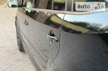 Мінівен Volkswagen Touran 2011 в 
