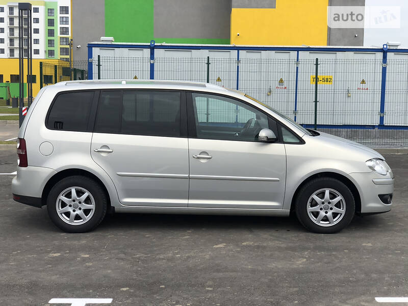 Мінівен Volkswagen Touran 2008 в Рівному