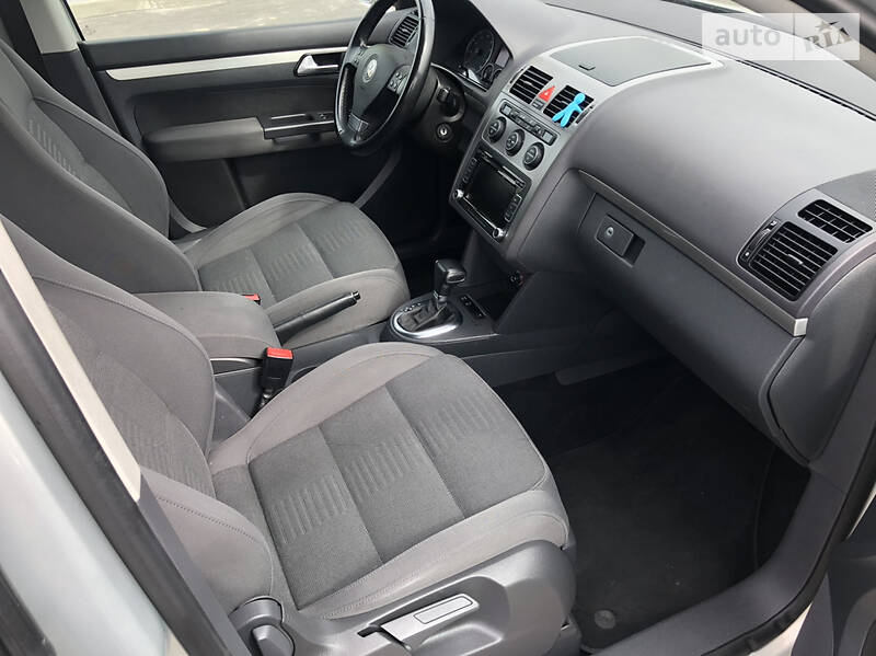 Мінівен Volkswagen Touran 2008 в Рівному