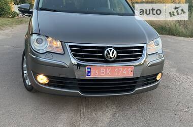 Мінівен Volkswagen Touran 2010 в 